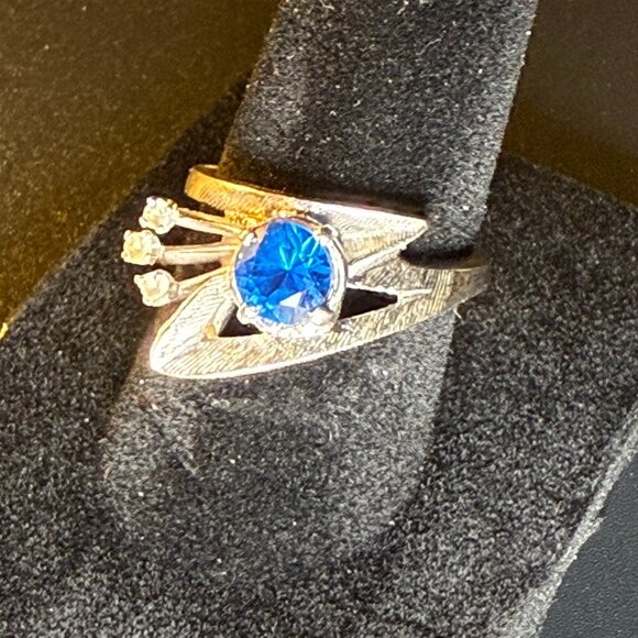 Dazzling Blue Sapphire and Diamond Shooting Star 10K White Gold Ring 3.4g Size 6 - Picture 3 of 5